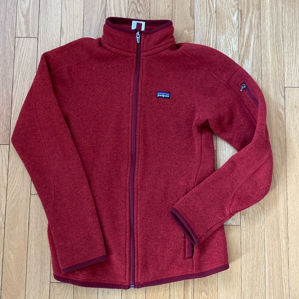 Women’s size small Patagonia fleece jacket, good pre-owned condition!